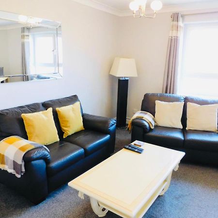 Beautiful 3 Bedroom Apt, Mins From Glasgow Airport, M8 & Sec Paisley Buitenkant foto