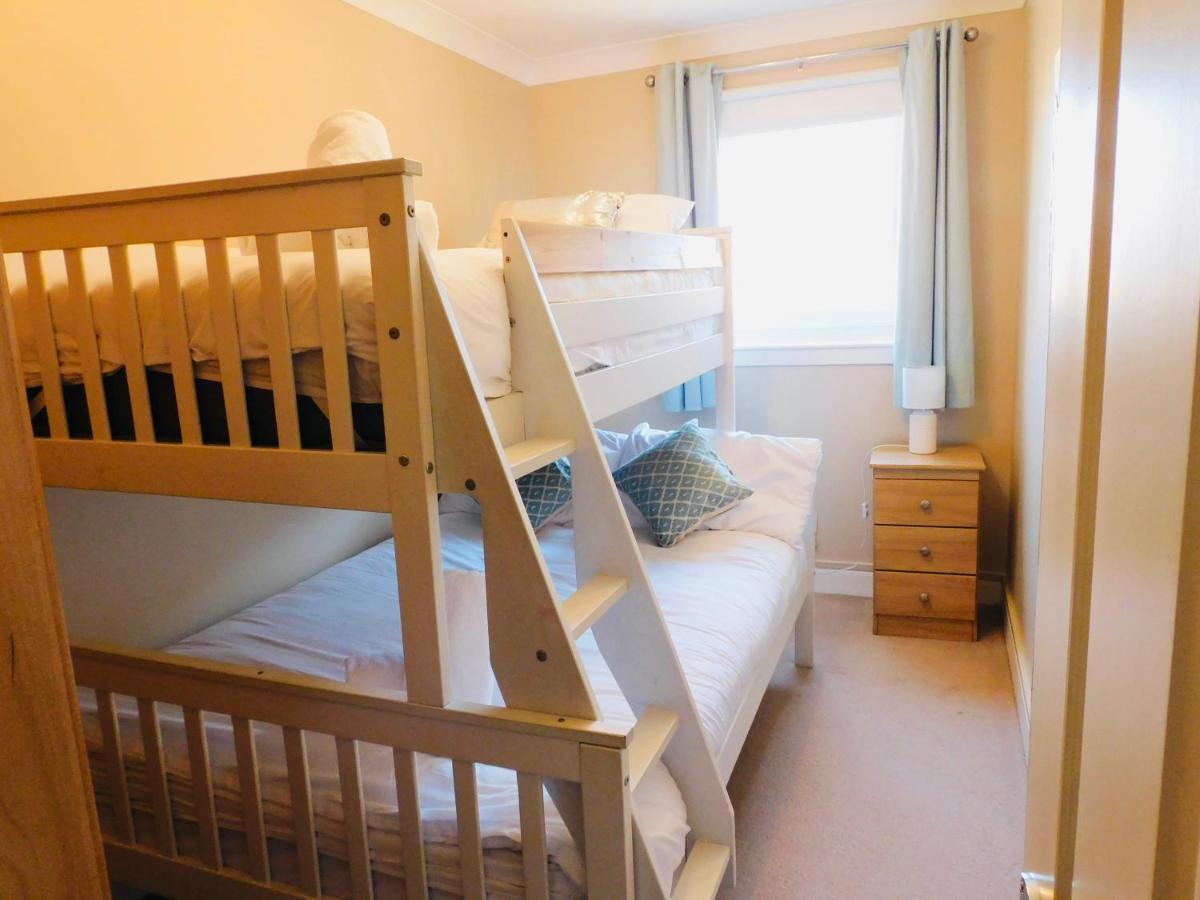 Beautiful 3 Bedroom Apt, Mins From Glasgow Airport, M8 & Sec Paisley Buitenkant foto