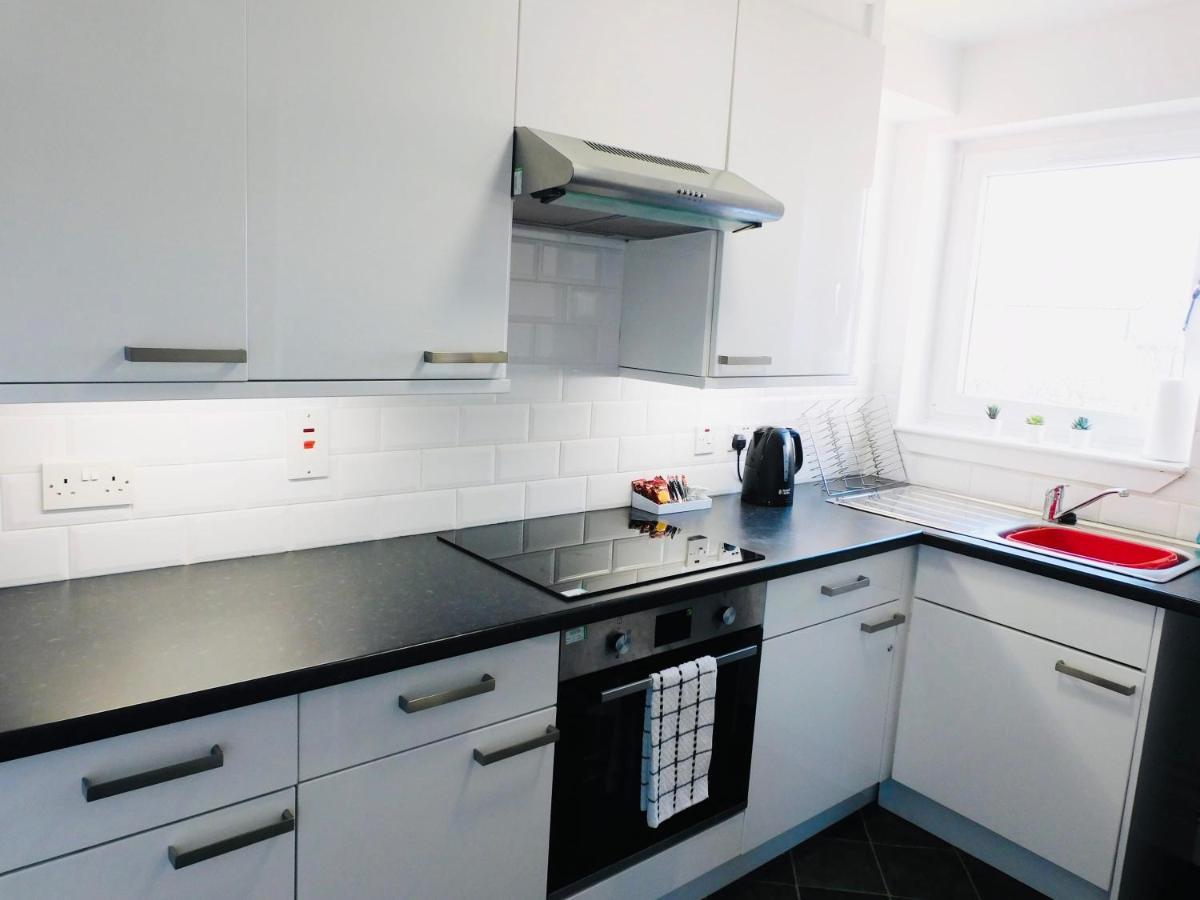 Beautiful 3 Bedroom Apt, Mins From Glasgow Airport, M8 & Sec Paisley Buitenkant foto