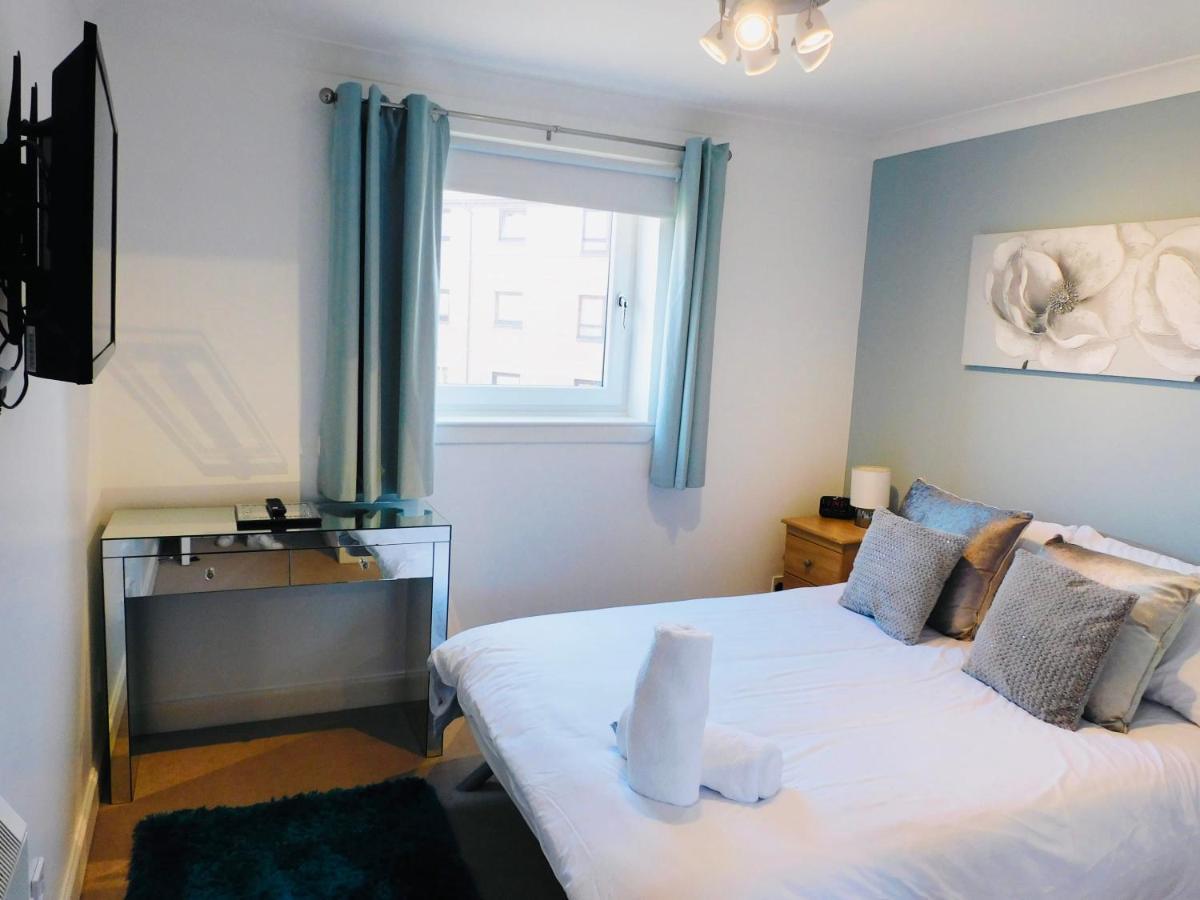 Beautiful 3 Bedroom Apt, Mins From Glasgow Airport, M8 & Sec Paisley Buitenkant foto