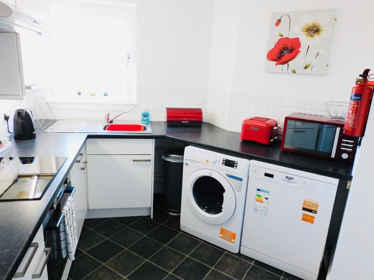 Beautiful 3 Bedroom Apt, Mins From Glasgow Airport, M8 & Sec Paisley Buitenkant foto